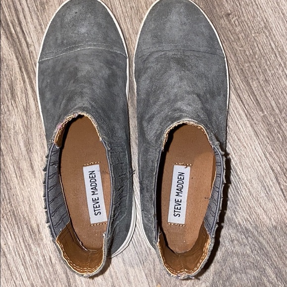 grey suede karrlton slip on steve madden booties - Picture 5 of 7